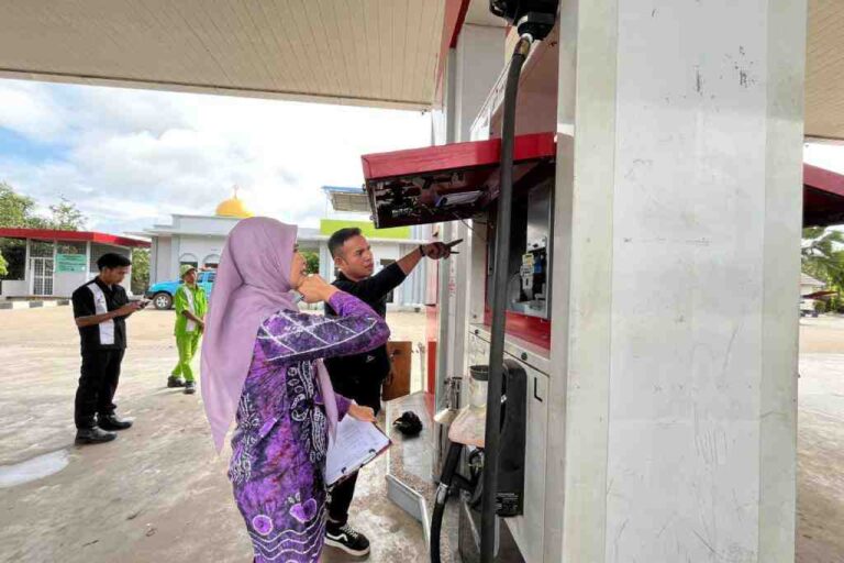 Pastikan Akurasi, UML DKUMPP Banjar Lakukan Tera Ulang di SPBU Simpang Empat