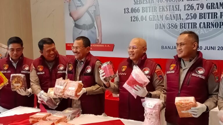 Polda Kalsel Ungkap 40,4 Kg Sabu dan 13 Ribu Ekstasi Selama Operasi Antik Intan 2025