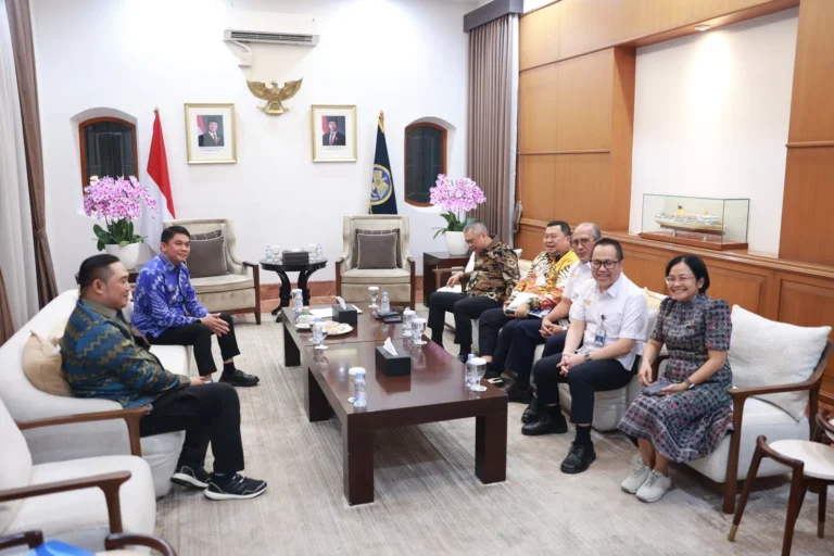 Bupati Tanah Bumbu Usulkan Fasilitas Keselamatan Jalan ke Kemenhub RI