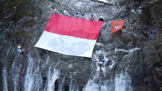 Merah Putih Berkibar di Ujung Tebing: Aksi Nasionalisme Ekstrem KPA Ulin di Air Terjun Mandin Damar