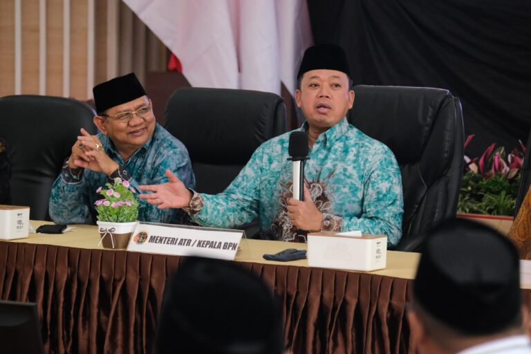 Serahkan 11 Sertipikat Tanah Wakaf, Menteri ATR/BPN Ajak Ormas Keagamaan Aktif Legalkan Aset