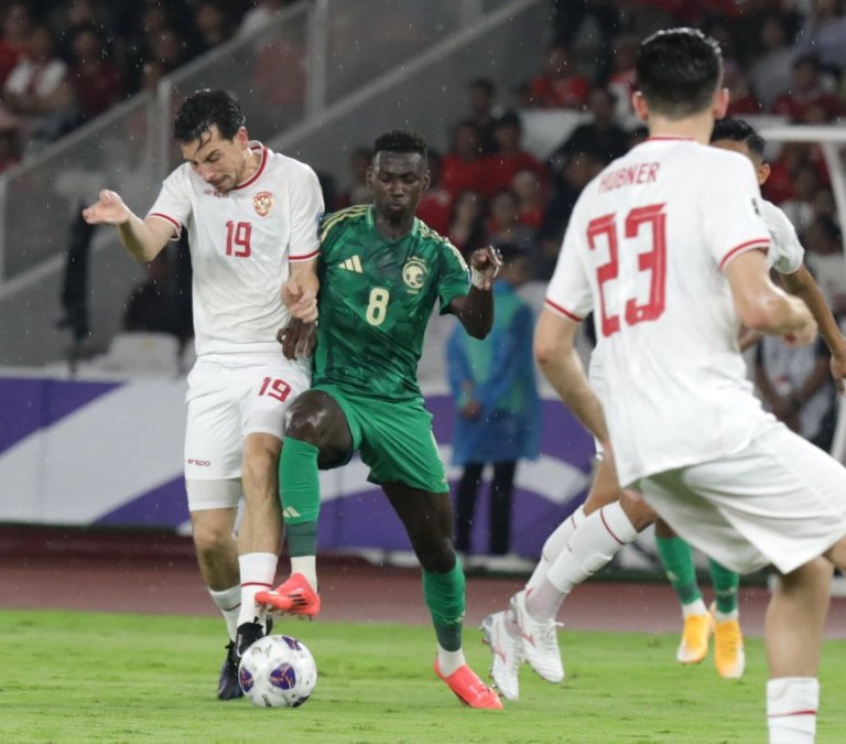 Lini Tengah Timnas Indonesia Disorot: “Serangan Balik Arab & Irak Bisa Jadi Mimpi Buruk!”