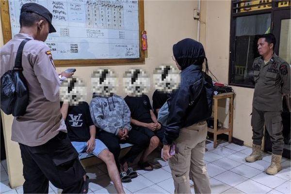 Nekat! Empat Remaja Kandangan Diciduk Saat Mabuk Oplosan di Depan Inspektorat