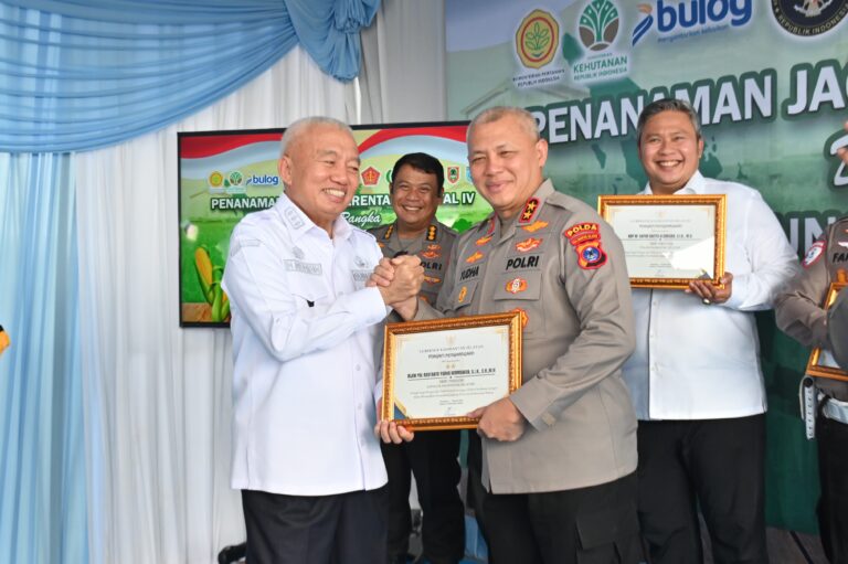 Kapolda Kalsel dan Jajaran Raih Penghargaan Gubernur atas Keberhasilan Wujudkan Swasembada Jagung