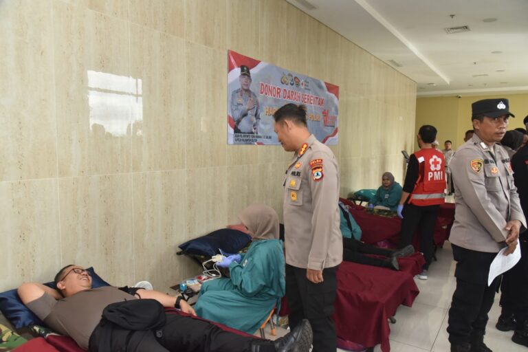 Rayakan Hari Jadi Humas Polri ke-74, Polda Kalsel Ajak Wartawan dan Personel Donor Darah
