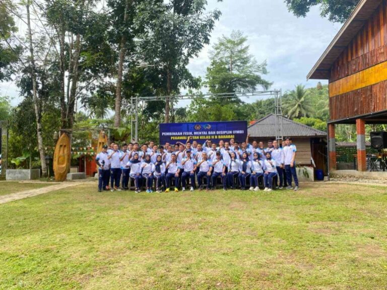 Latihan Mental & Disiplin di Alam Terbuka , Pegawai Rutan Barabai Basah-basahan di Sungai Loksado