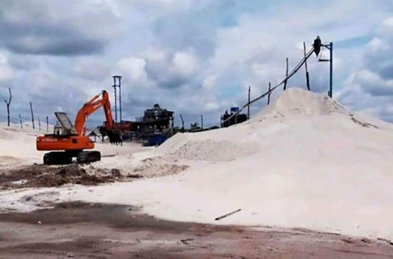 Pemerintah Pusat Akan Tarik Kewenangan Izin Tambang Pasir Kuarsa dari Daerah