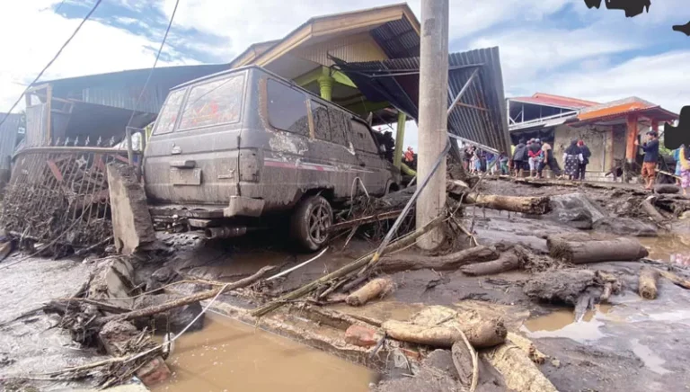 Potret Nyata Neraka Banjir Akhir Tahun 2025, 5 Hari Makan Satu Sendok Nasi