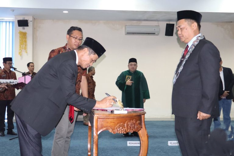 Irwansyah Resmi Jadi Dekan FISIP ULM, Ini Pesan Gubernur Kalsel