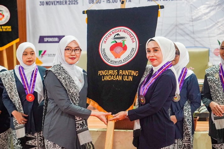 IBI Banjarbaru Lantik Manager Bidan Delima dan Ketua Ranting, Perkuat Pelayanan Kebidanan dan Kesehatan Ibu-Anak