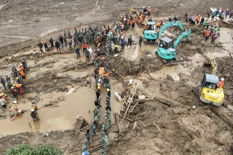 Operasi Besar-besaran di Cisarua, SAR Kerahkan Alat Berat dan K9