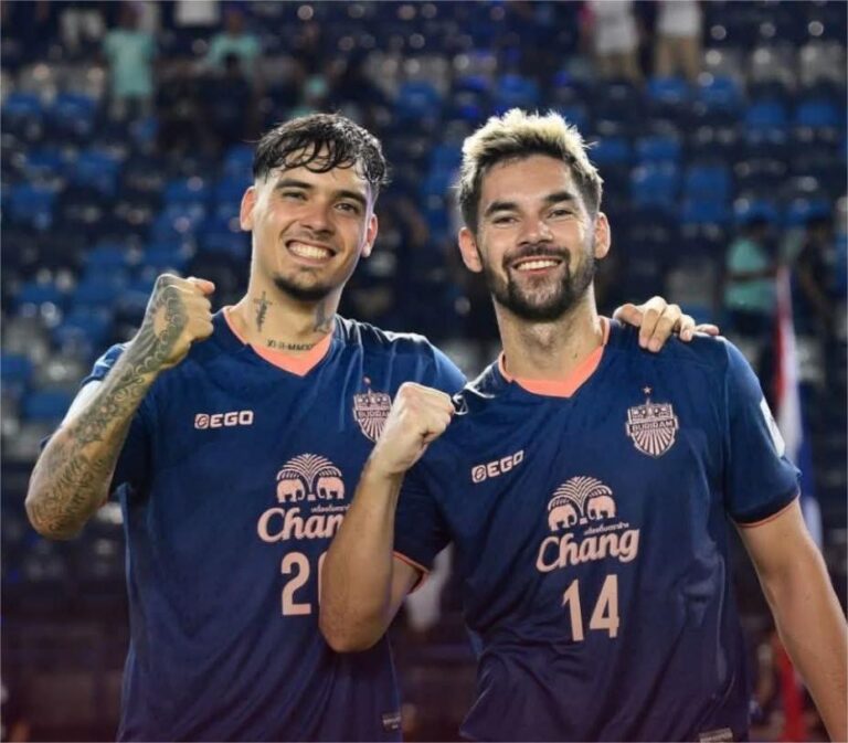 “Kamu Bercanda?” Reaksi Sandy Walsh Saat Shayne Pattynama Hengkang ke Persija