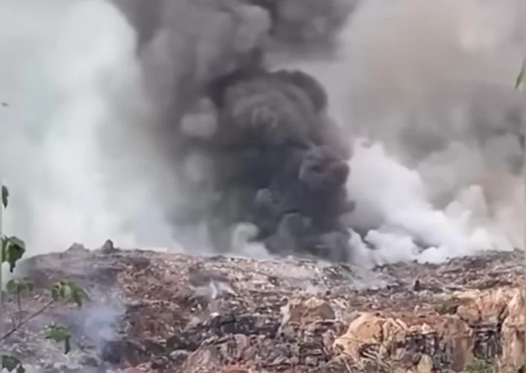 Kebakaran Batu Bara, Asap Hitam Membumbung di KM 171 Satui, Diduga Ulah Tambang Ilegal