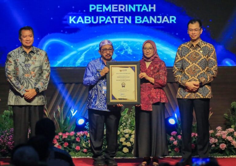 Reformasi Birokrasi Berbuah Manis, Pemkab Banjar Raih SAKIP BB dan Zona Integritas Award 2025