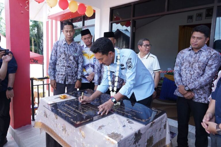 Saidi Mansyur Resmikan 3 Kantor Desa dan TPA, Tegas: Stop Pungli, Layani Warga dengan Hati