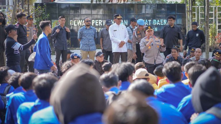 Aksi BEM se-Kalsel di DPRD, Supian HK Siap Dorong Pembentukan Pansus Mafia Tanah