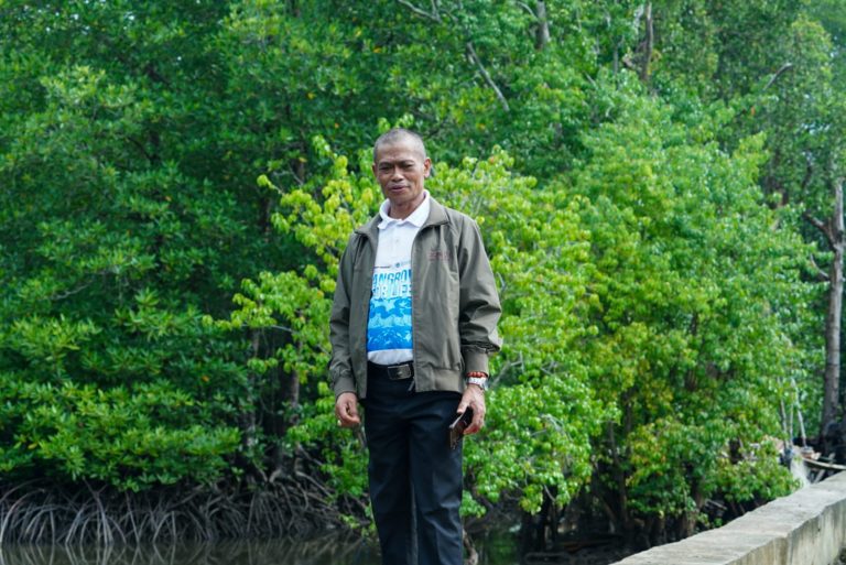 Tiga Hari di Kotabaru, Rektor ULM Kuatkan SDM hingga Tanam Mangrove