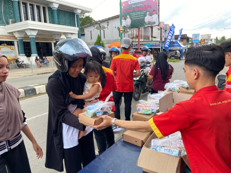 Antusiasme Warga Balangan Sambut Program Warteg Gratis Alfamart di Bulan Ramadan