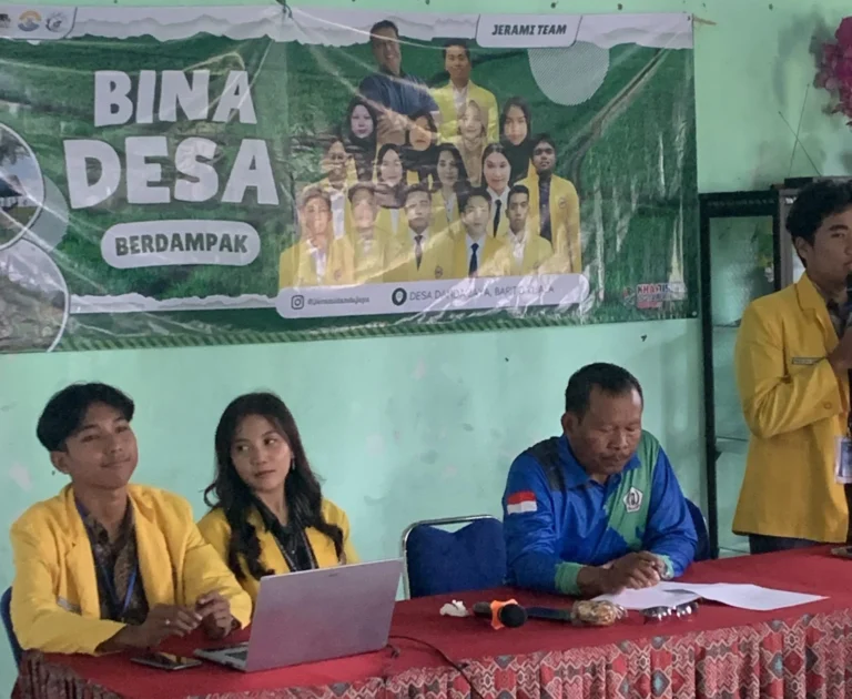 Program Bina Desa ULM: Dari Biopori Hingga Budidaya Jamur, Warga Danda Jaya Diajak Mandiri