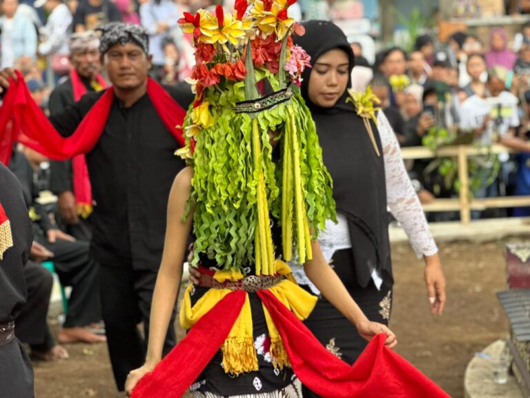 Tradisi Unik Banyuwangi! Aura Mistis & Budaya Kental, Seblang Olehsari Sedot Ribuan Wisatawan Pasca Lebaran