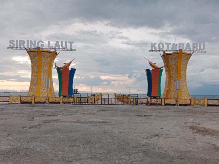 RENUNGAN DARI KAYU BESI