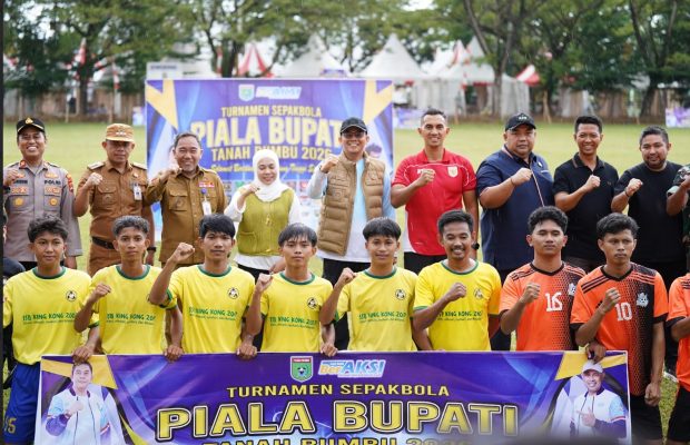 Bupati Tanah Bumbu Andi Rudi Latif Resmi Buka Turnamen Sepakbola 2026 di Lapangan 7 Februari