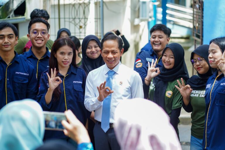 Didukung Mentri, ULM Resmikan Gerakan Kampus Hijau, Menteri LH : Sampah Kampus, Selesai di Kampus