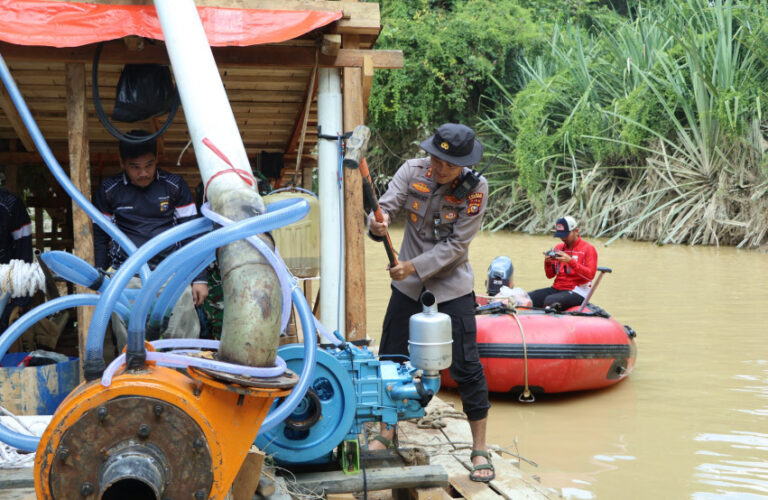 Tambang Emas Ilegal di Kampar, Tiga Rakit PETI Diamankan Pelaku Kini Diburu Polisi