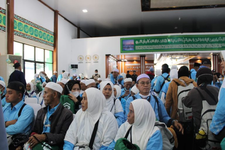 Ratusan Jemaah Haji Banjar Tiba dengan Selamat, Disambut Hangat Keluarga
