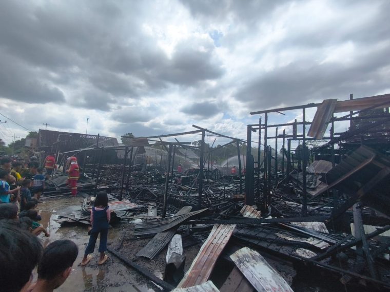Lima Rumah Ludes Terbakar di Astambul, BPBD dan Dinsos Banjar Gerak Cepat Bantu Korban