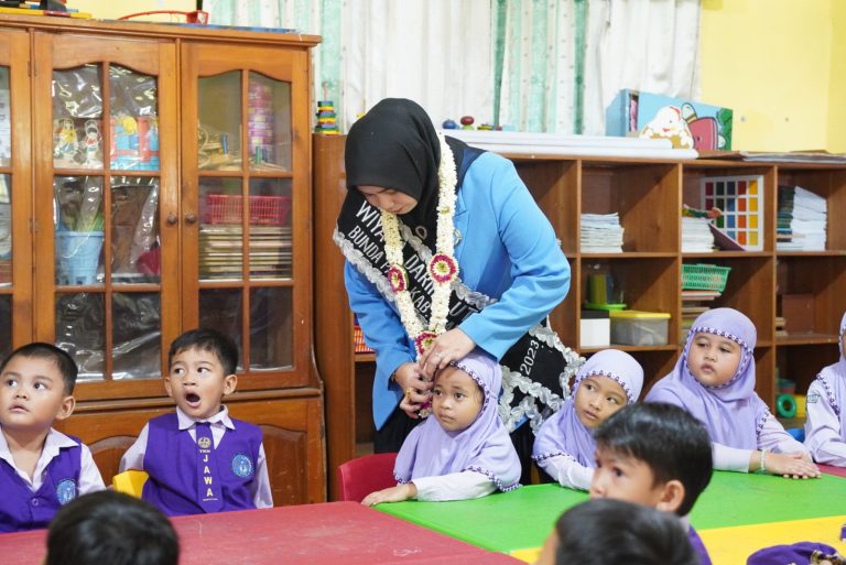 Bunda PAUD Banjar Pastikan Hari Pertama Sekolah Jadi Pengalaman Menyenangkan, Anak Belajar Tanpa Rasa Takut
