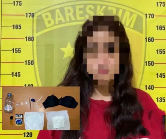 SM (27) Digerebek Tengah Malam, Polisi Amankan Barang Diduga Sabu Saat Penggeledahan