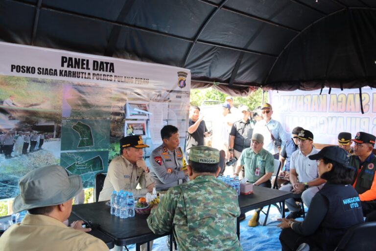 Api Gambut Masih Membara, Bupati Pulang Pisau dan Gubernur Kalteng Turun Langsung Cek Penanganan di Tumbang Nusa