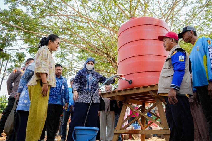 Kemarau Panjang Bikin Sumur Warga Mengering, Pemko Banjarbaru Distribusikan Air Bersih ke Sejumlah Wilayah